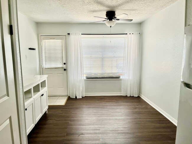 Building Photo - 3762 Laura Leigh Dr