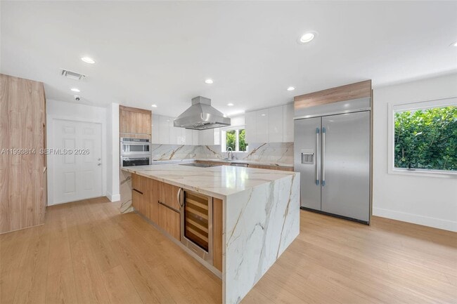 Building Photo - 5120 Carillo St