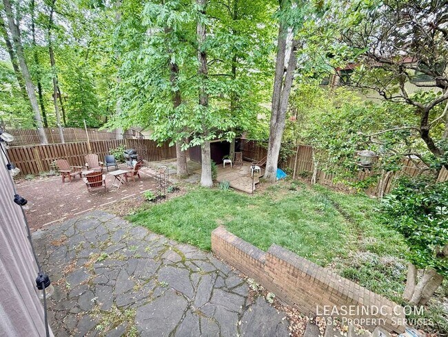 Building Photo - 6424 Hollins Dr