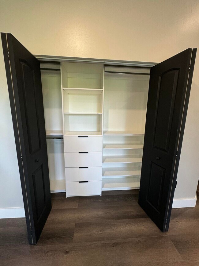 Building Photo - 10366 Buena Ventura Dr