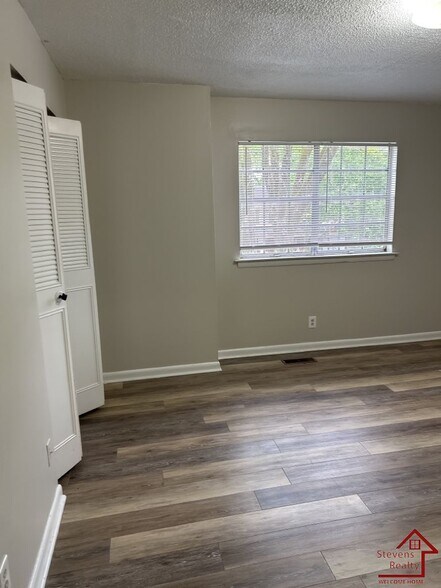Building Photo - 4142 Willard Dr