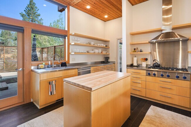 Building Photo - 2225 NW Reserve Camp Ct