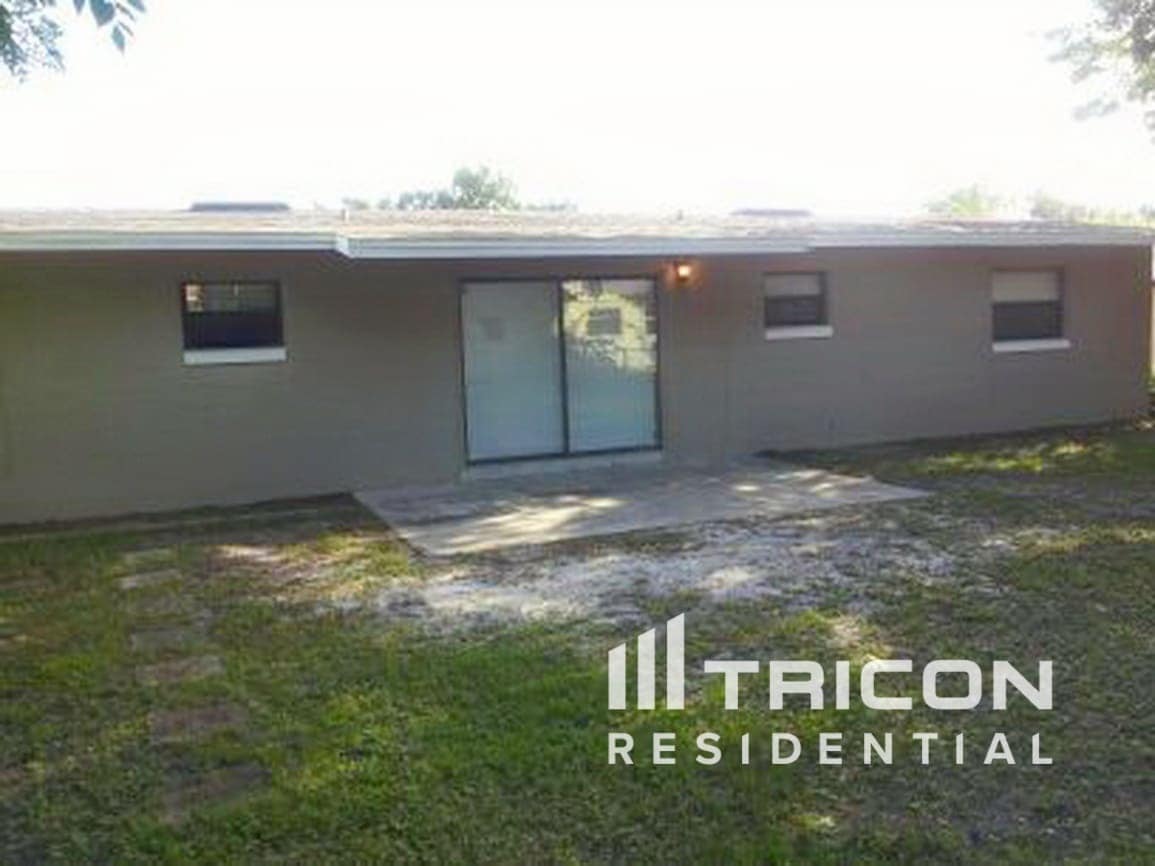 Building Photo - 1122 Ibsen Ave