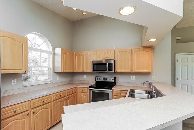 Building Photo - 827 Summer Glen Dr