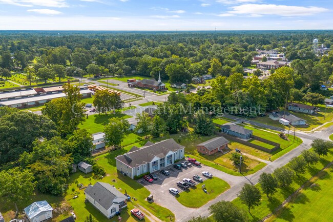 Building Photo - 406 N Dickerson St