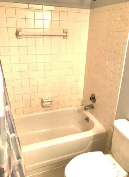 Building Photo - 109 Painters Xing