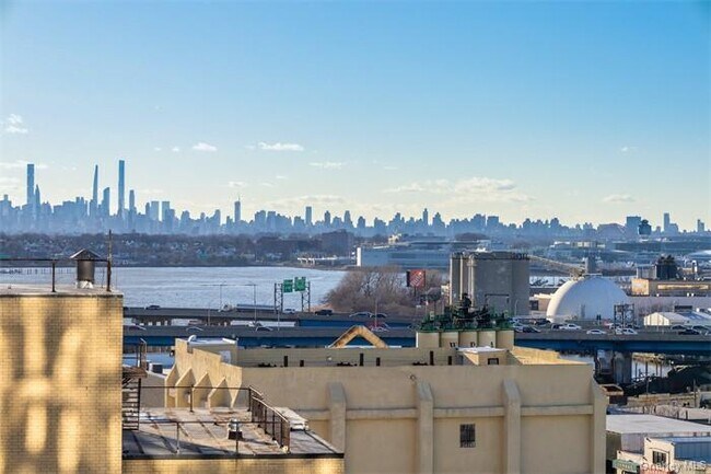 Building Photo - 33-71-71 Prince St