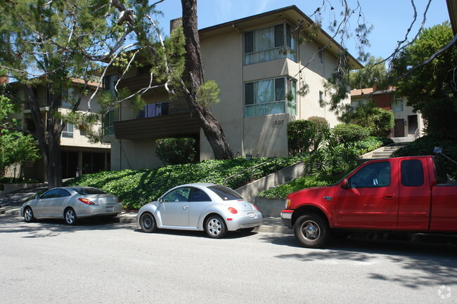 Building Photo - 1607 Amberwood Dr