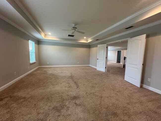 Building Photo - Large Home at Work Golf Village