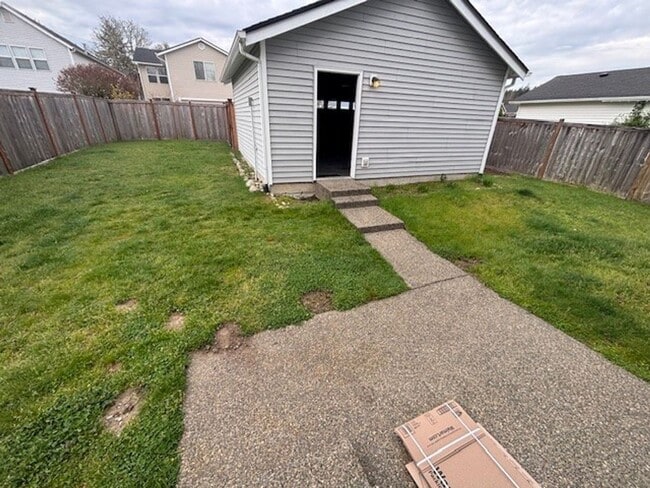 Building Photo - Charming 3-bedroom Dupont Home