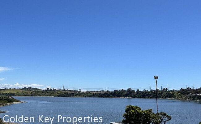Building Photo - Beautiful Tri-Level Condo in The Bluffs at Carlsbad with Lagoon Views!!