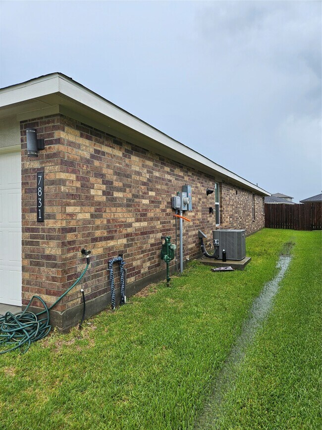 Building Photo - 7831 Murciana Dr