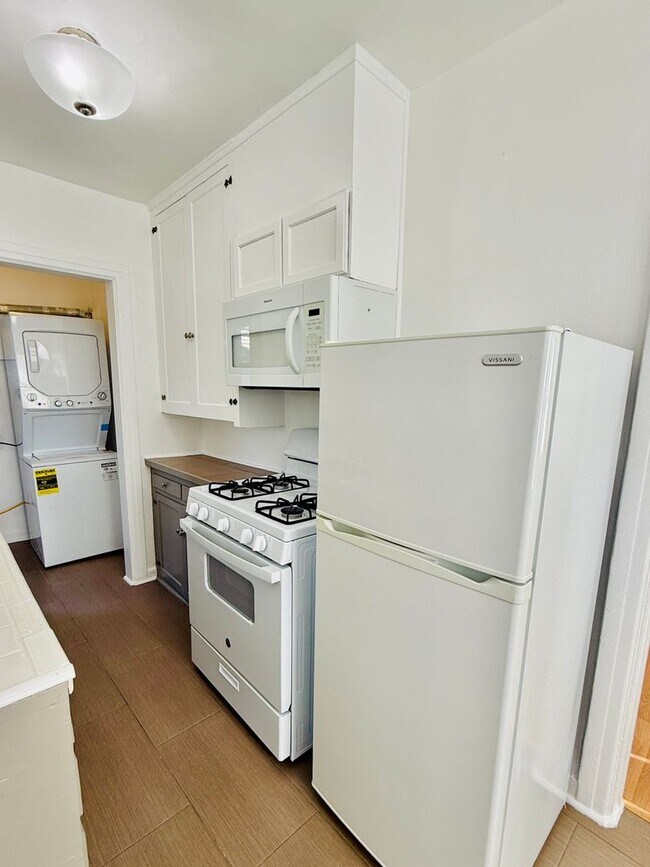 Building Photo - 1801 W 39th St