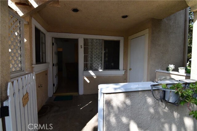 Building Photo - 5 Gaviota