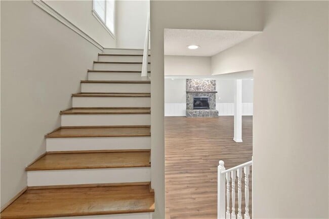 Building Photo - 5949 James Rd