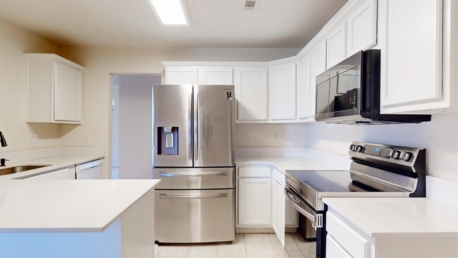 Building Photo - 691 N Meadowlands Dr