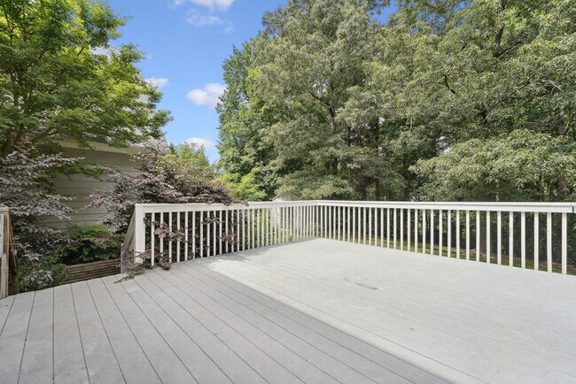 Building Photo - 223 Wintergreen Dr