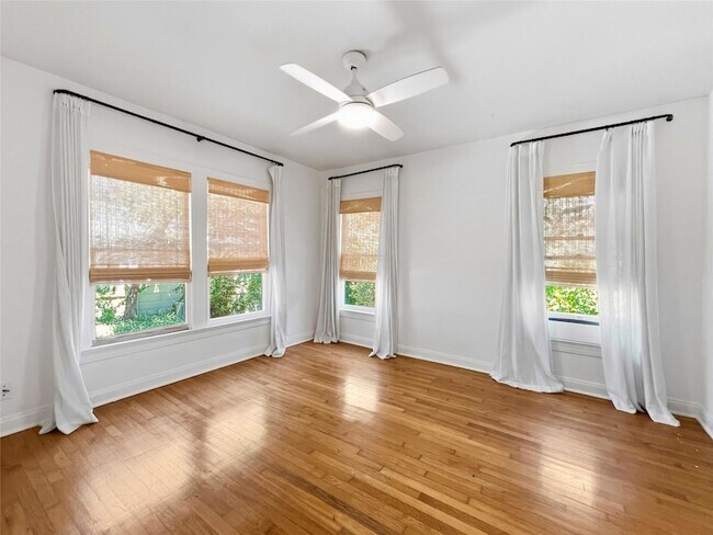 Building Photo - 1407 Drake Ave