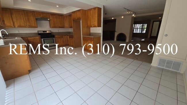 Building Photo - Large 4 Bedroom Single-Family Home with Pool & 2-Car Garage