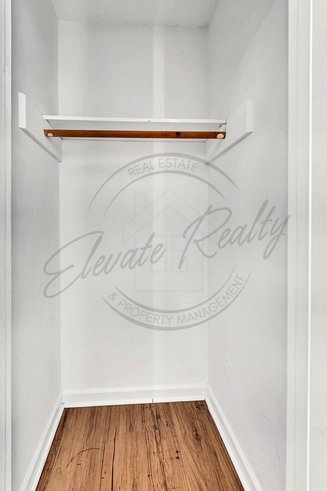 Building Photo - Two Bedroom Duplex near Trinity Hills in Nashville!