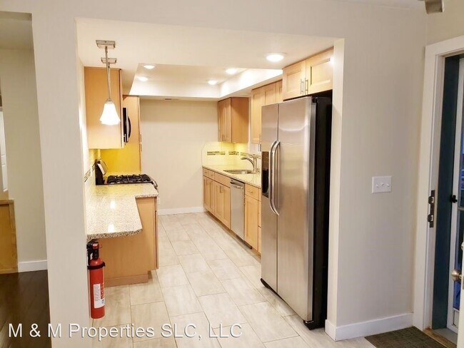Building Photo - 4 br, 3 bath House - 2312 E Catalina Dr