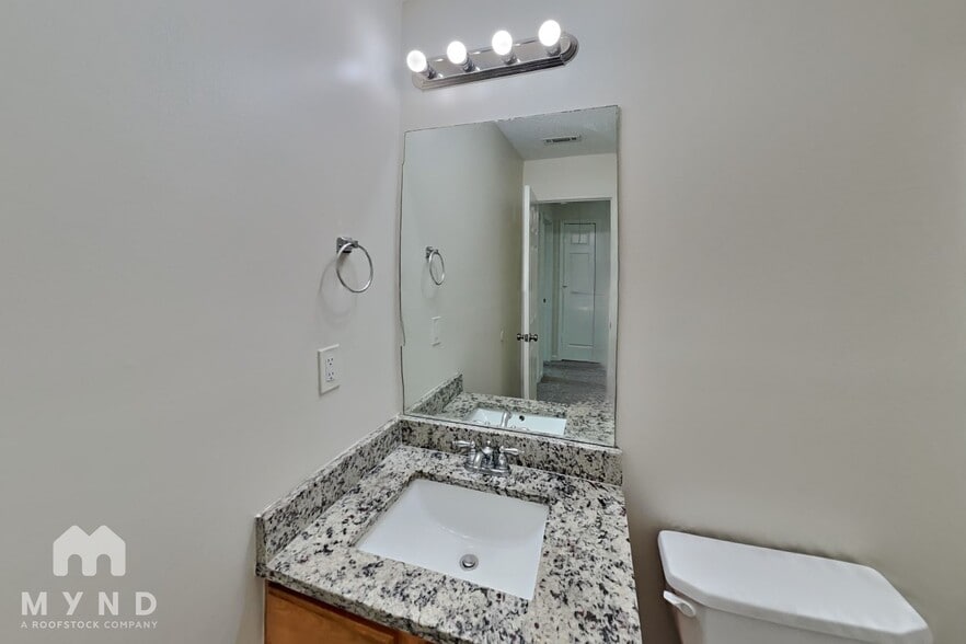 Building Photo - 6332 Hickory Ln Cir