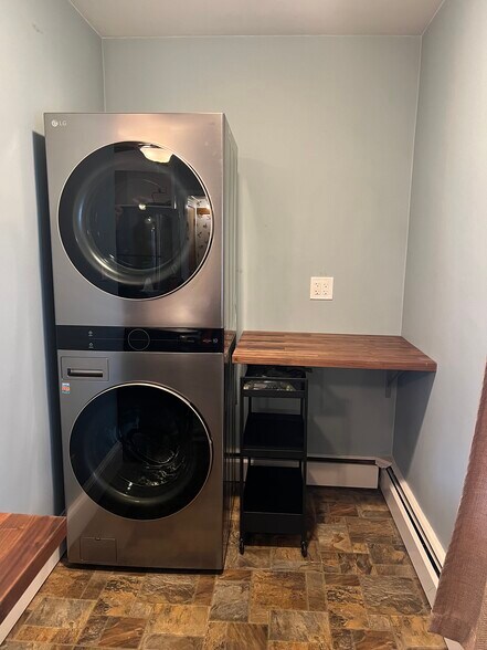 Building Photo - 24 Waterman St