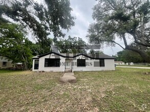 Building Photo - Fully Remodeled 3 Bedroom 2 Bathroom