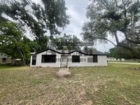 Building Photo - Fully Remodeled 3 Bedroom 2 Bathroom