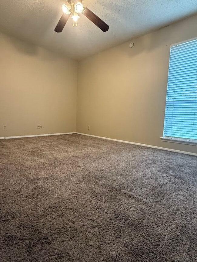 Building Photo - Pre-Lease for August 2026 - Treehouse #306