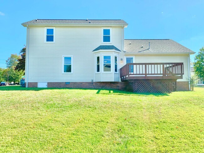 Building Photo - 501 Eysian Rd