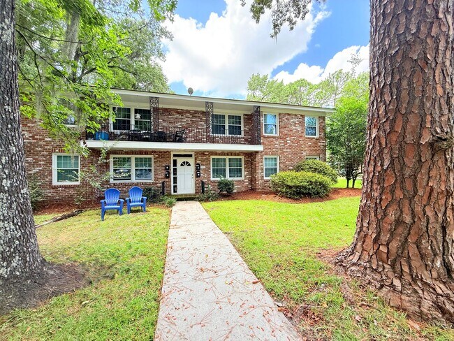 Primary Photo - Quaint Upstairs 2 Bedroom