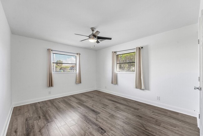 Building Photo - 500 NE 48th St