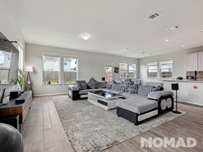 Building Photo - 101 Crescent St