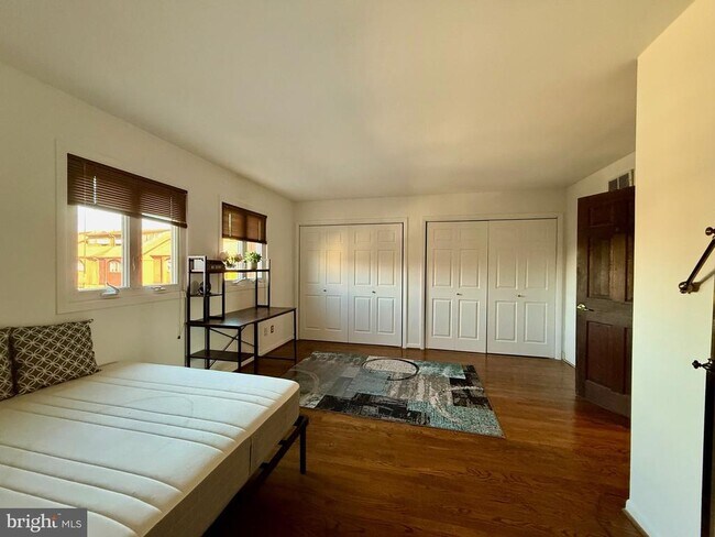 Building Photo - 28 Servan Ct