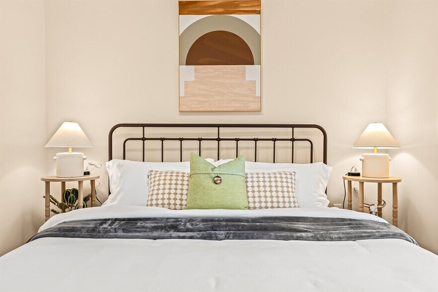 Building Photo - 18939 Sharon Ln