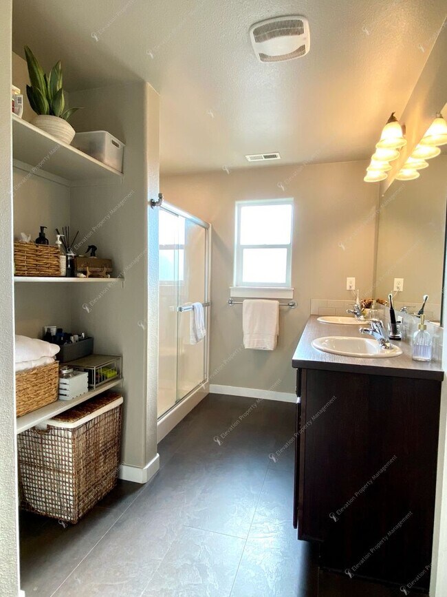 Building Photo - * Coming Soon * Beautiful Unfurnished 3-Be...
