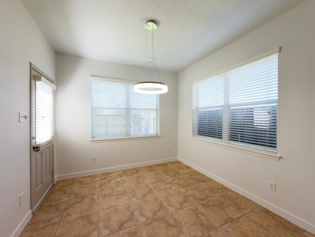 Building Photo - 2802 Ridgeglen Ln