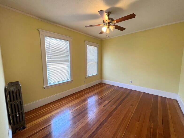 Building Photo - 224 Holland St