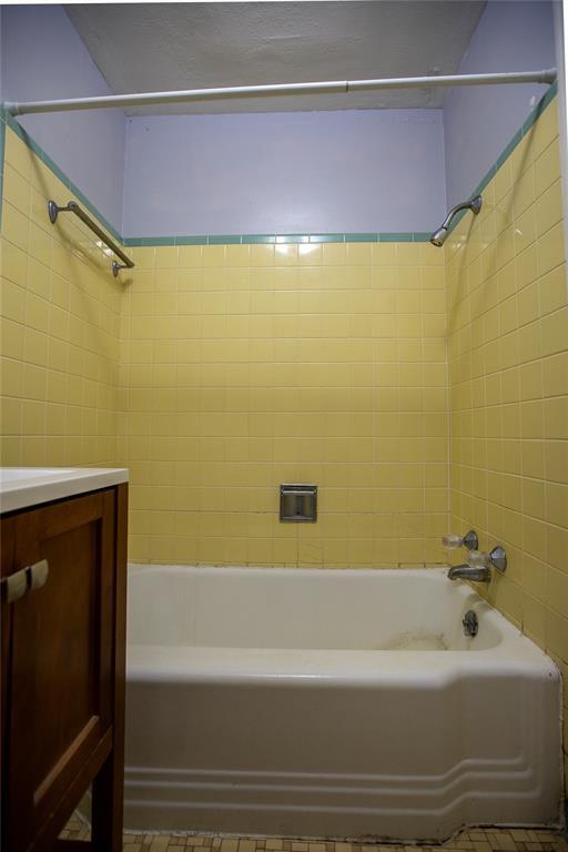 Building Photo - 1009 W 25th St