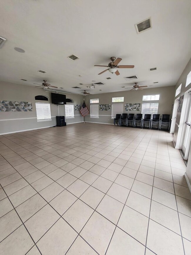 Building Photo - Fully Furnished Townhouse with Water View ...