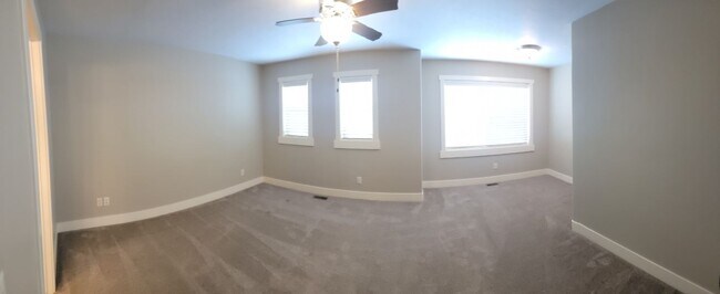 Building Photo - Fra-565