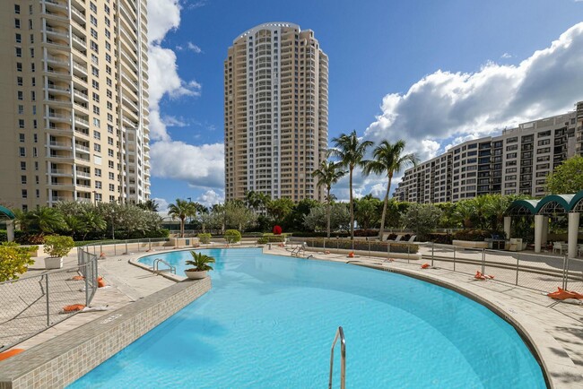 Building Photo - 888 Brickell Key Dr