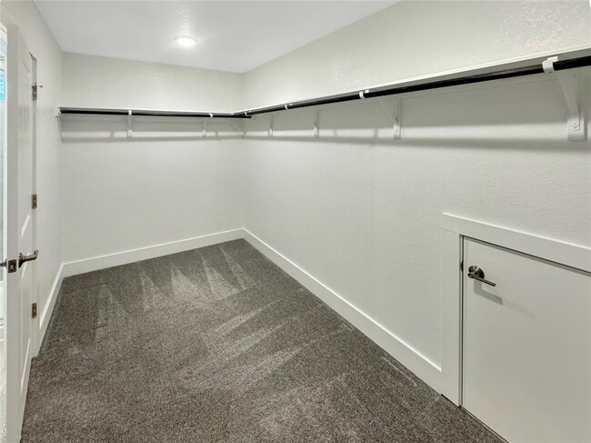 Building Photo - 1704 Carvin Wy