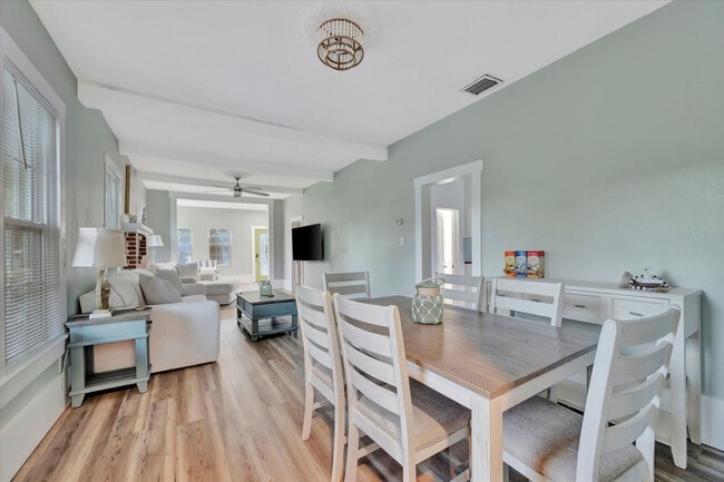 Building Photo - 207 6th St N