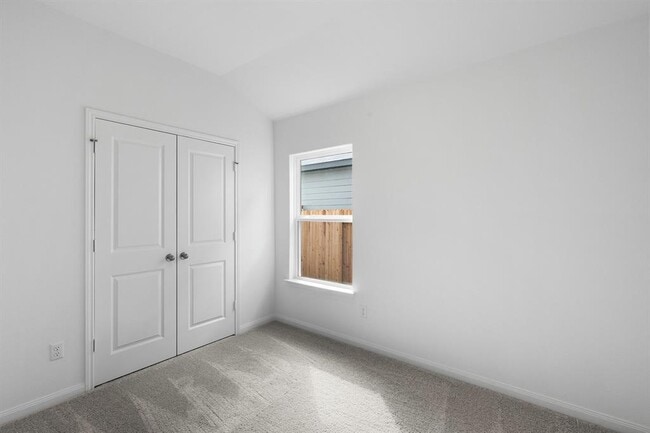 Building Photo - 129 Paradise Cyn Dr