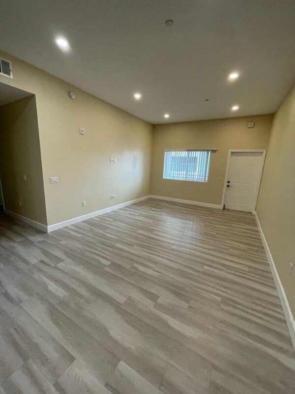 Building Photo - 2291 Dunlop St