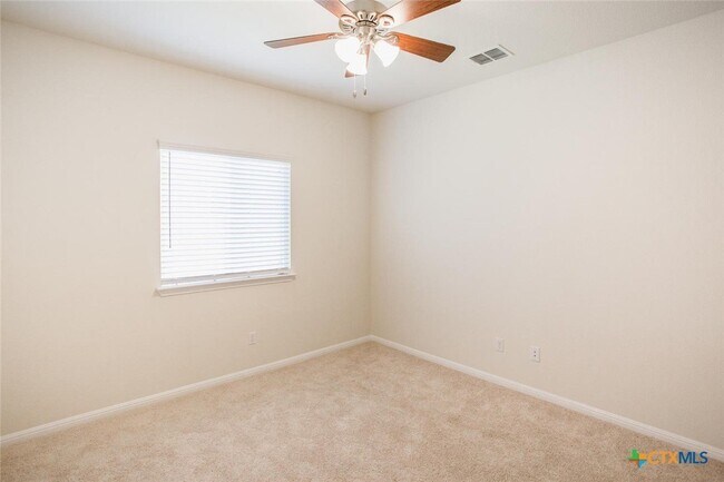 Building Photo - 242 Mossycup Dr
