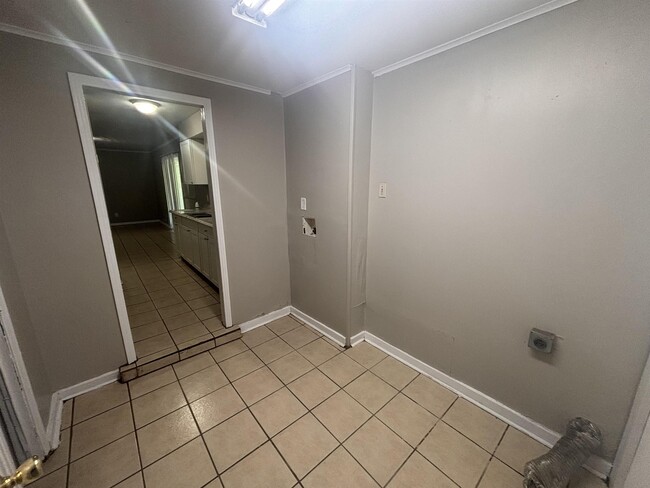 Building Photo - 3021 Ashwood St