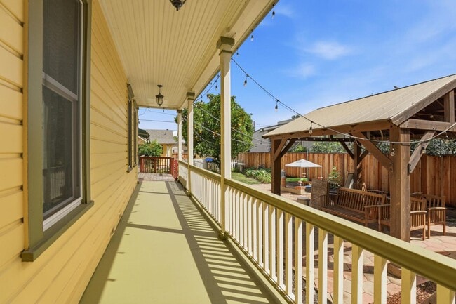 Building Photo - 482 South St